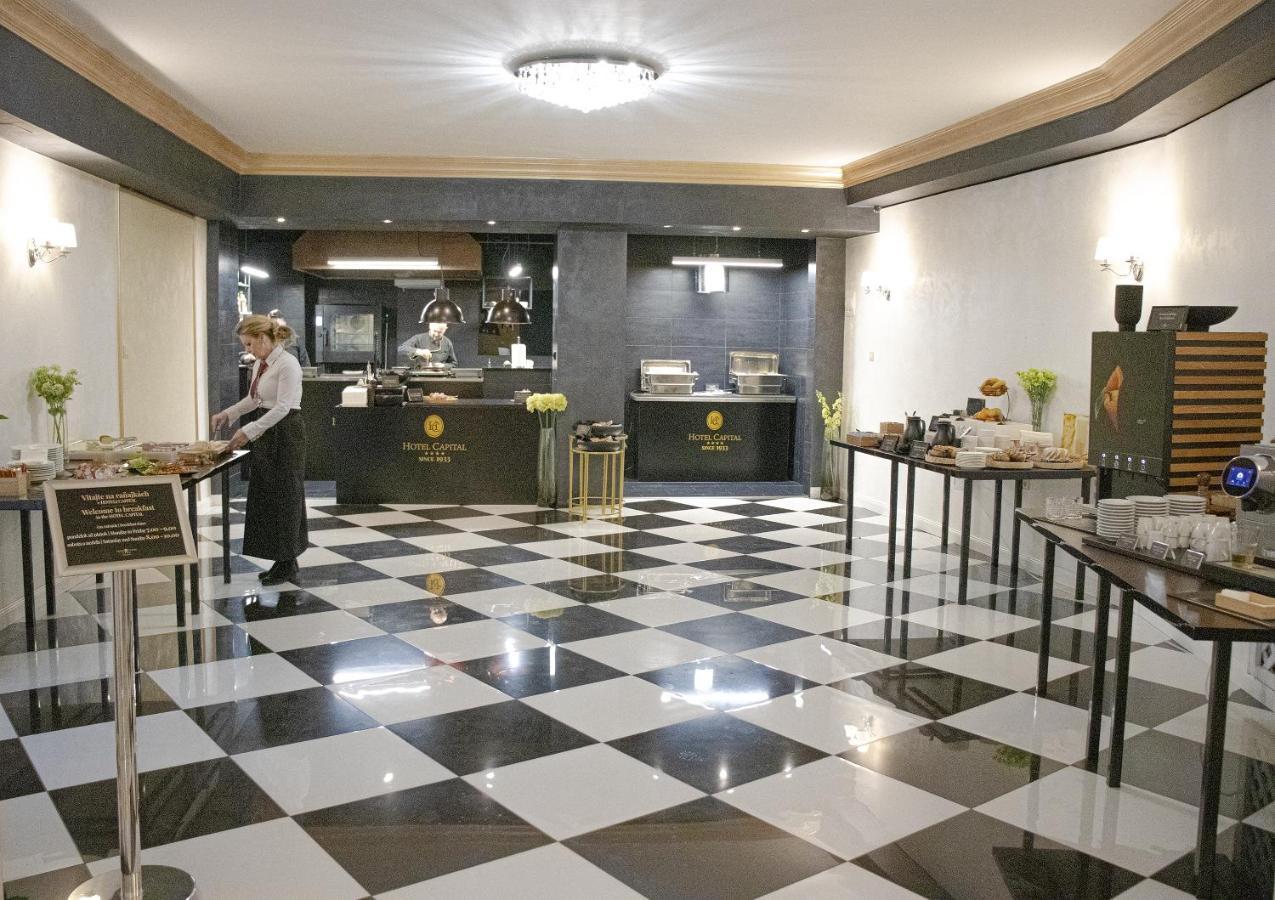 Hotel Capital With Private Wellness Нітра Екстер'єр фото