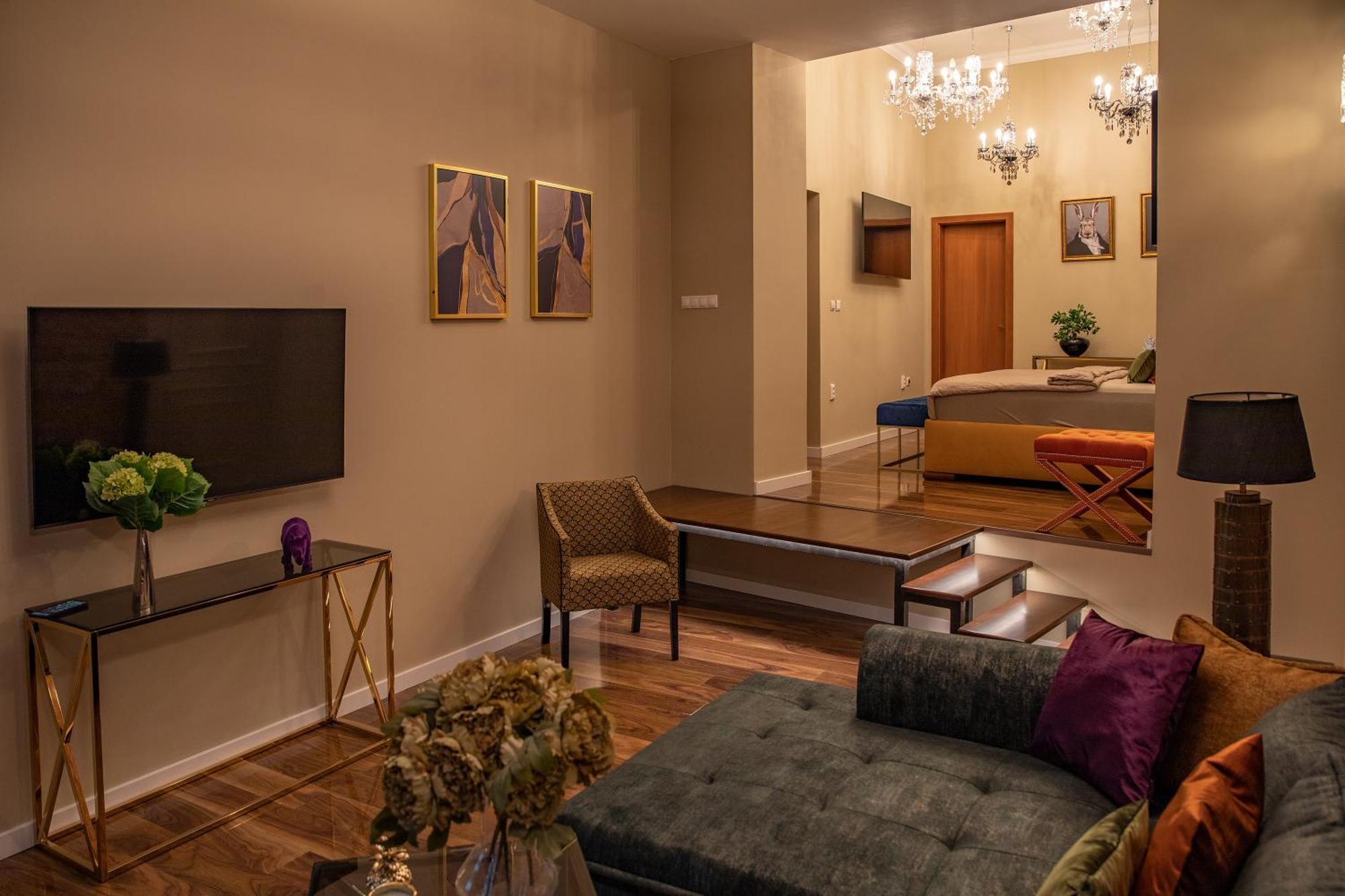 Hotel Capital With Private Wellness Нітра Екстер'єр фото