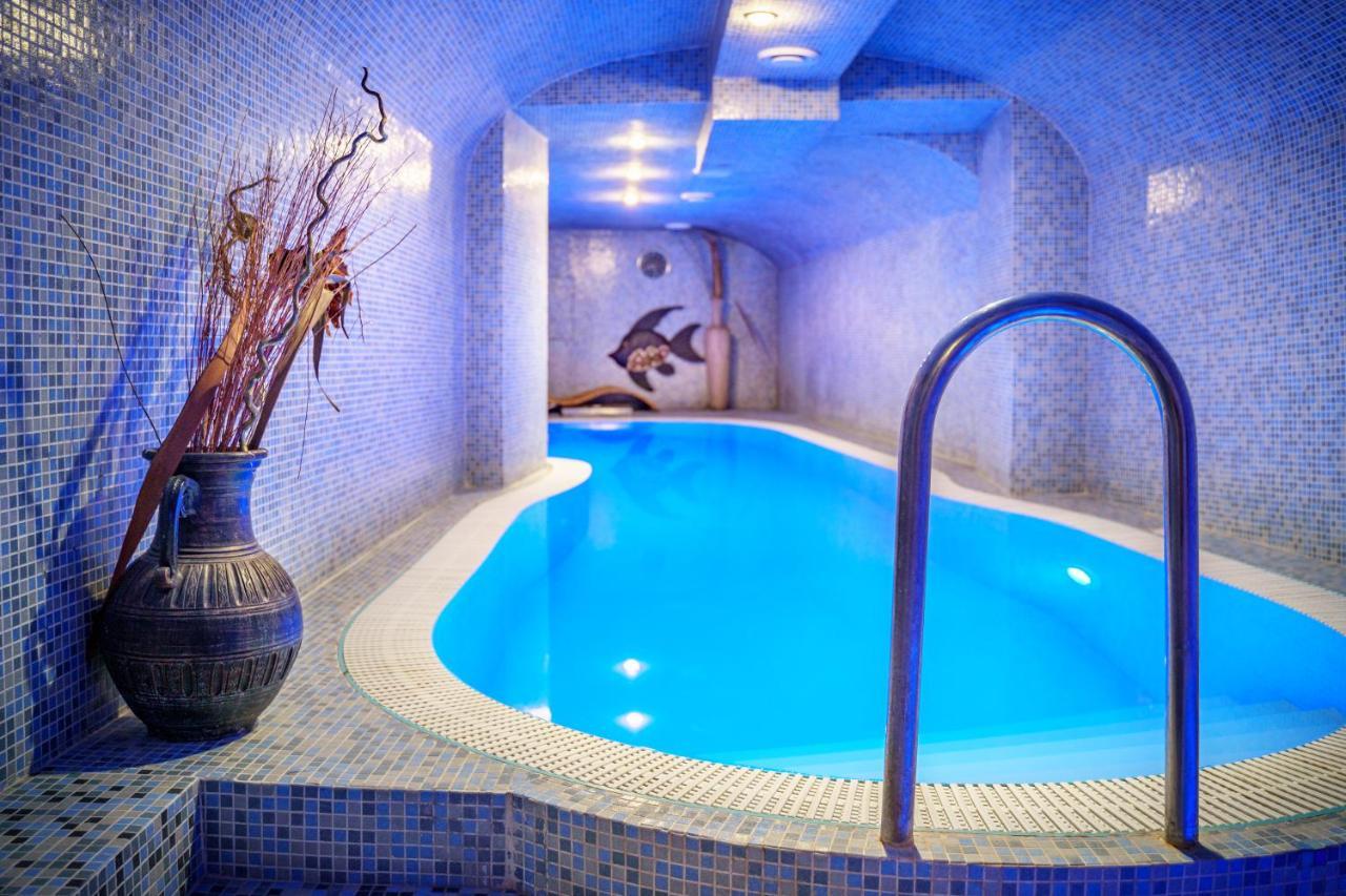 Hotel Capital With Private Wellness Нітра Екстер'єр фото