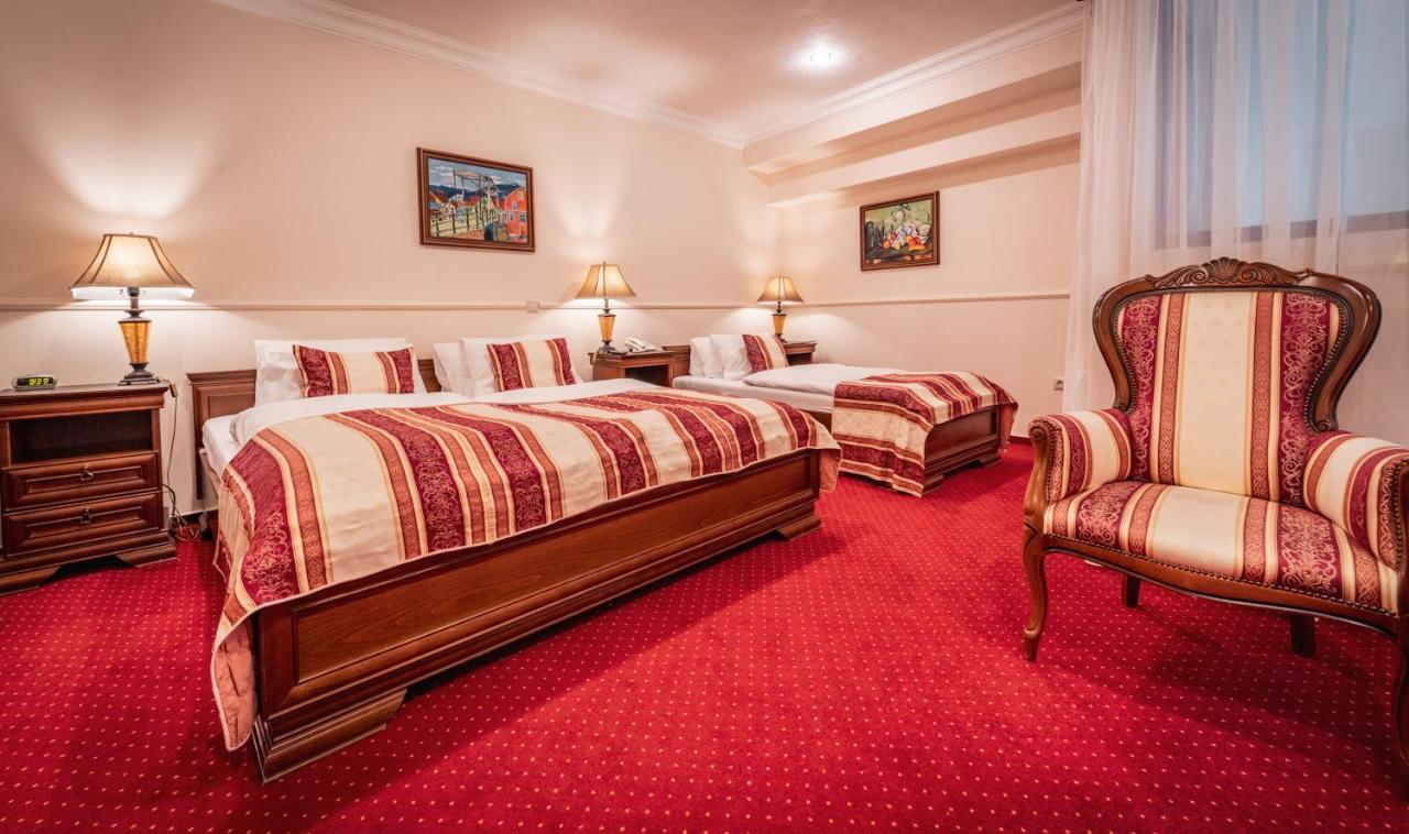 Hotel Capital With Private Wellness Нітра Екстер'єр фото