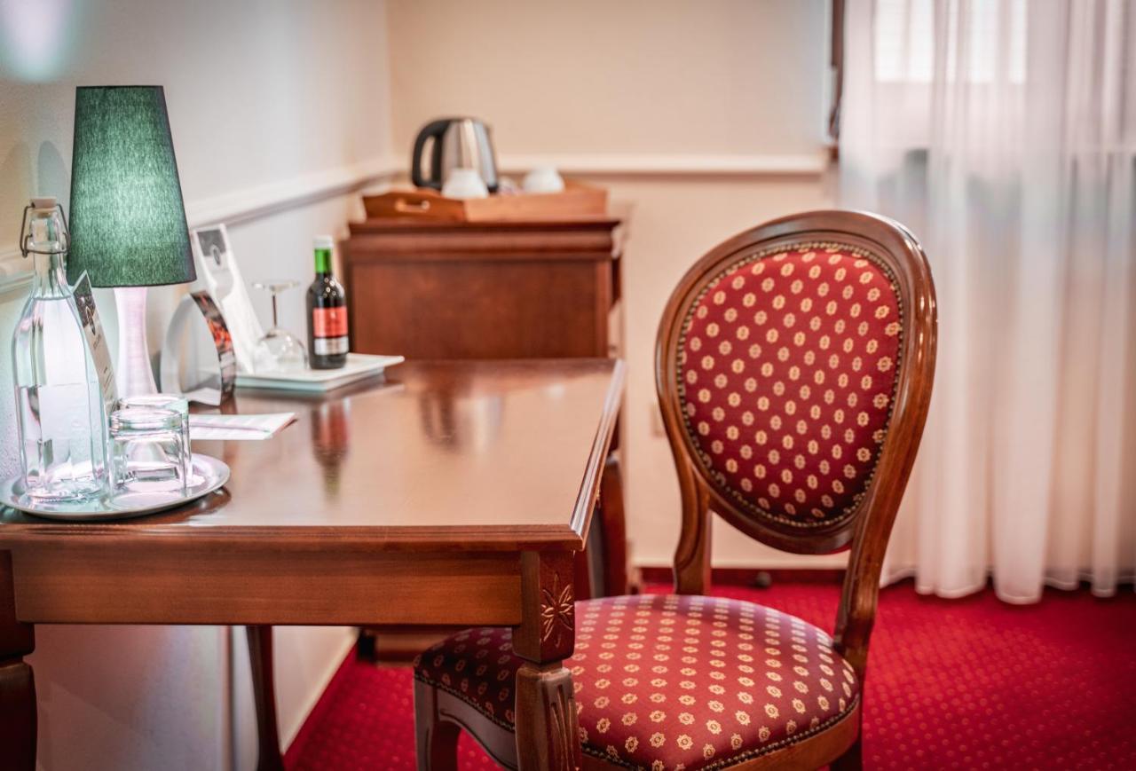 Hotel Capital With Private Wellness Нітра Екстер'єр фото
